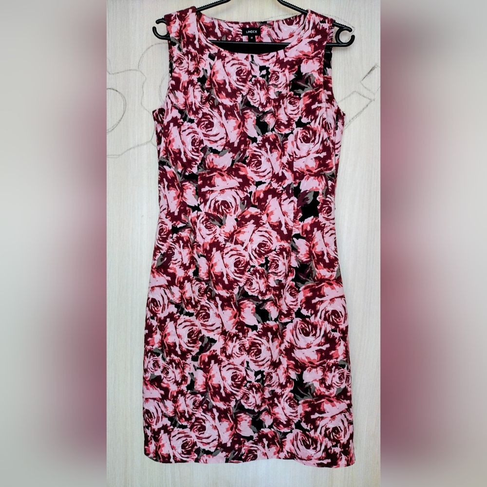 Lovely retro vintage 1990s Lindex Floral Dress in Pink and Black